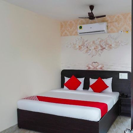 Oyo Flagship 68474 Hotel Viraj ปูเน่ ภายนอก รูปภาพ