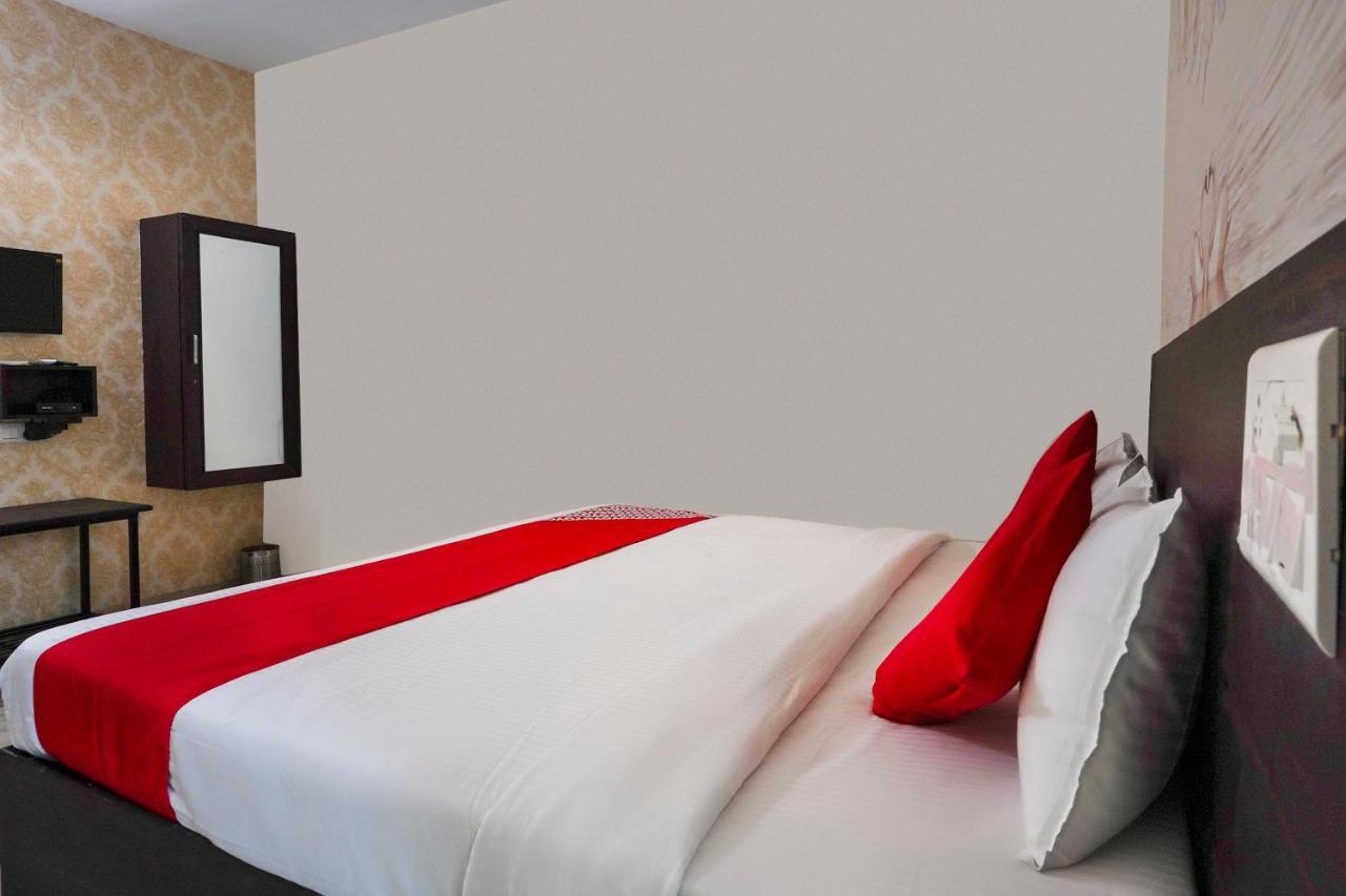 Oyo Flagship 68474 Hotel Viraj ปูเน่ ภายนอก รูปภาพ