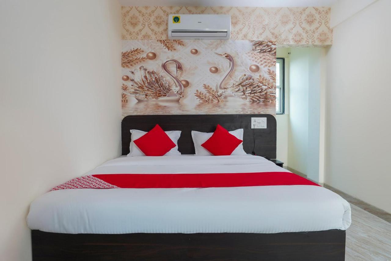 Oyo Flagship 68474 Hotel Viraj ปูเน่ ภายนอก รูปภาพ