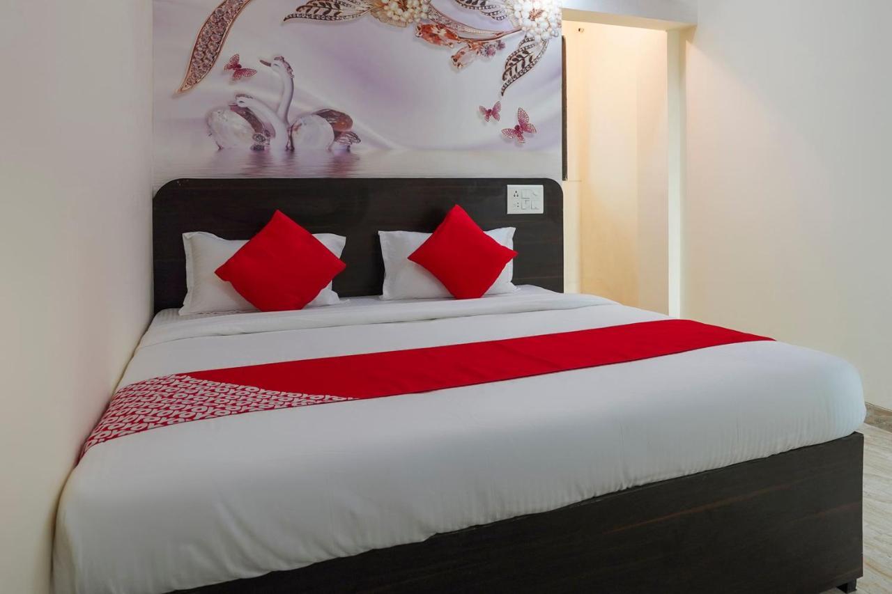 Oyo Flagship 68474 Hotel Viraj ปูเน่ ภายนอก รูปภาพ