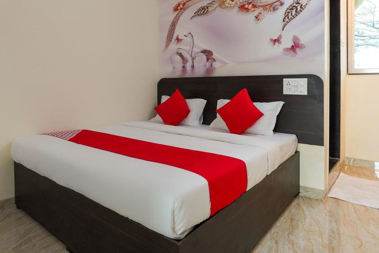 Oyo Flagship 68474 Hotel Viraj ปูเน่ ภายนอก รูปภาพ