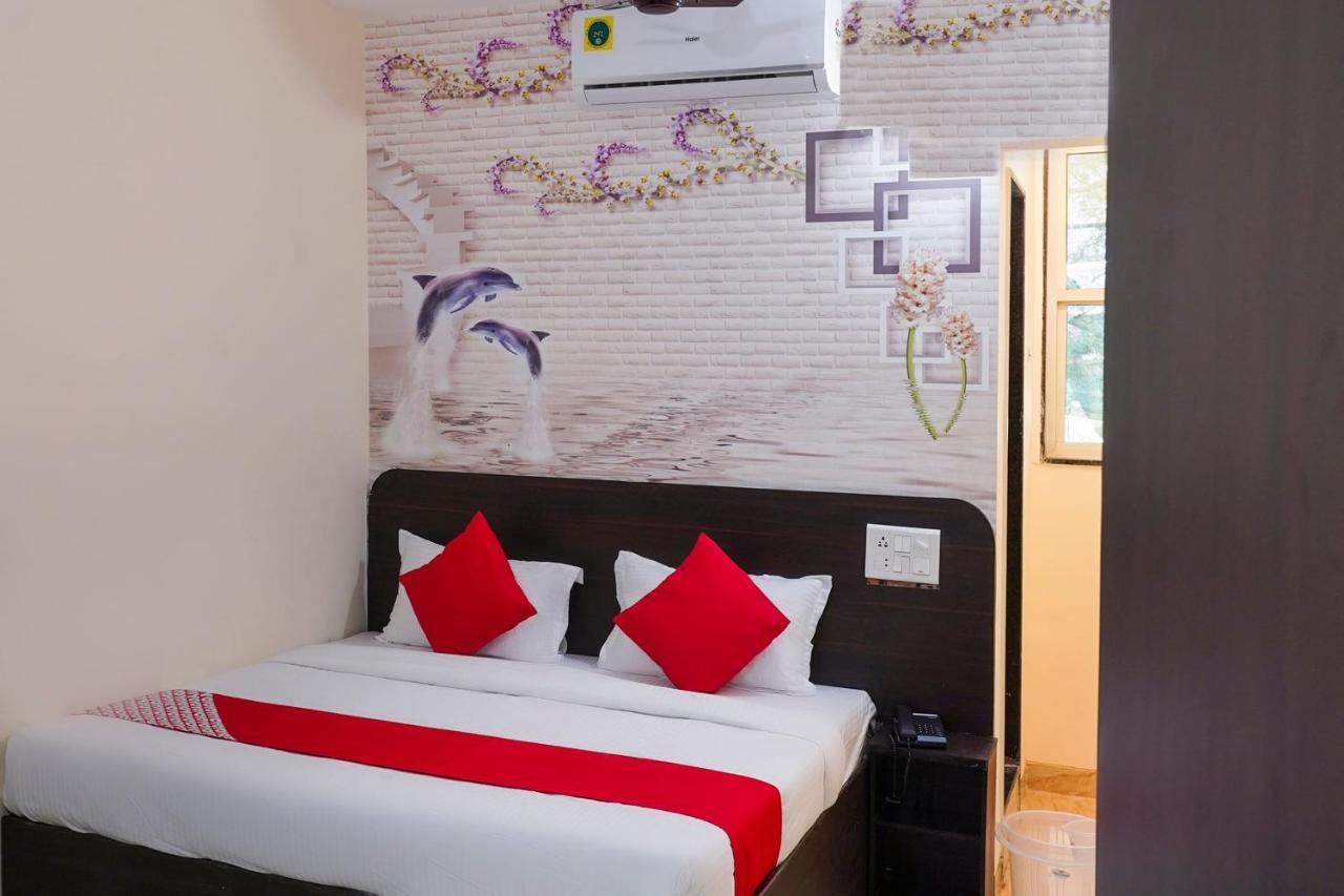 Oyo Flagship 68474 Hotel Viraj ปูเน่ ภายนอก รูปภาพ