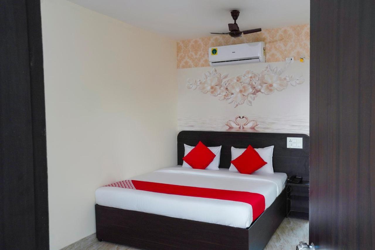Oyo Flagship 68474 Hotel Viraj ปูเน่ ภายนอก รูปภาพ